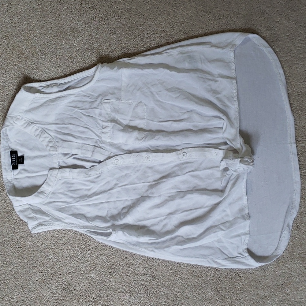 White sleeveless blouse